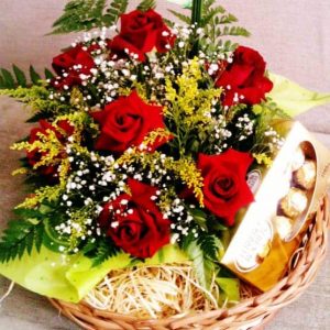 Cesta de Rosas com Bombons